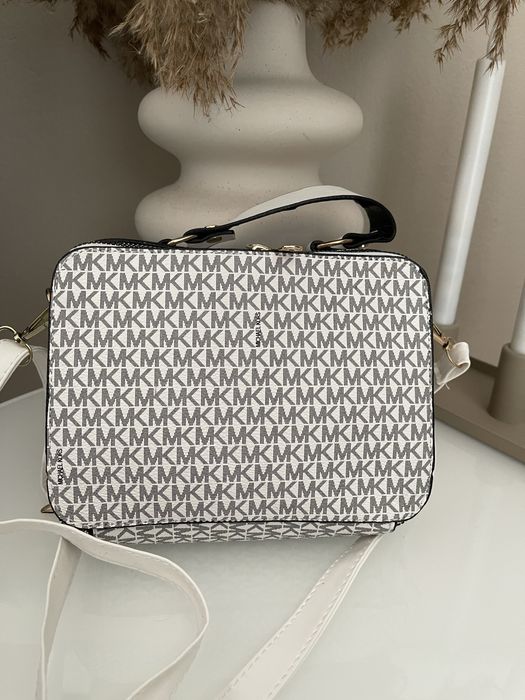 Mala torbka na ramie