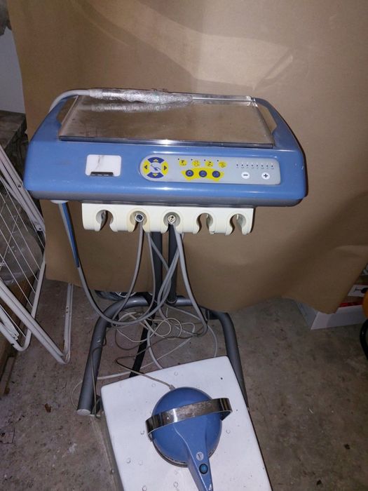 Стоматологічний столик