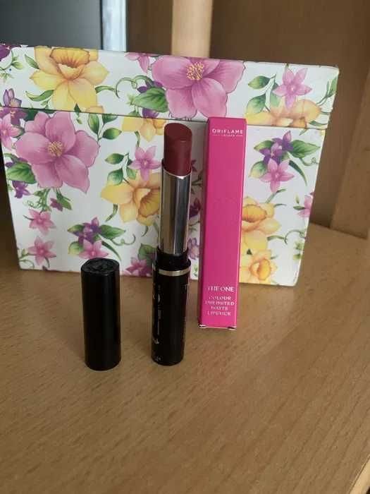 Matowa pomadka The One Perennial Berry Oriflame