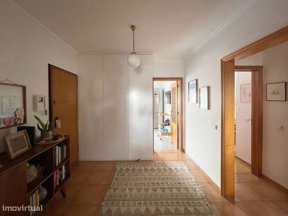 Luminoso T2 com 115 m² e Garagem Box em Manique | Junto aos Salesianos