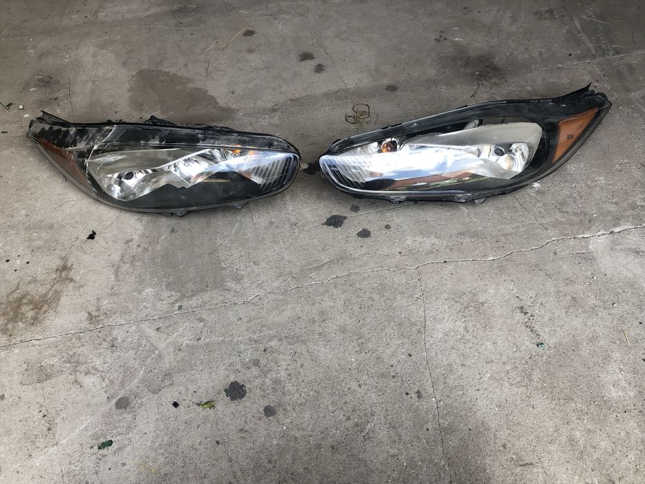 Продам передні фари Ford Fiesta