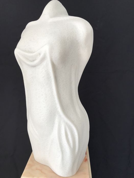 Escultura em mármore Estremoz