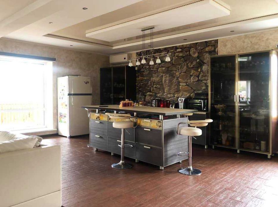 Дом район Флоринка с большим жилым подвалом. Возможно под сертификат.