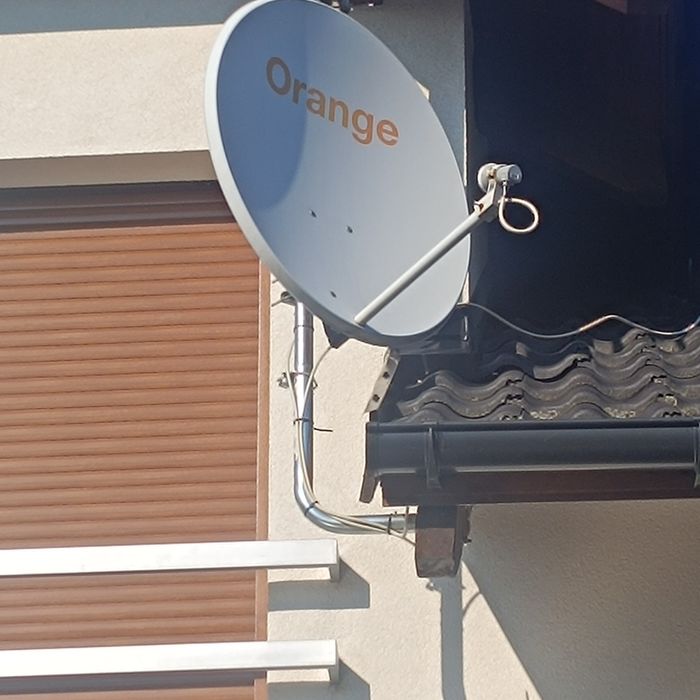 Antena satelitarna z konwerterem