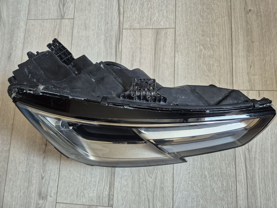Фара права Audi A4 B9 Xenon 2016-2019 USA