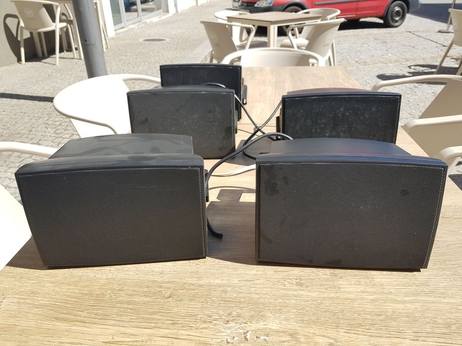 5 Colunas Audac WX502 /OB 40 watts pretas para exterior.