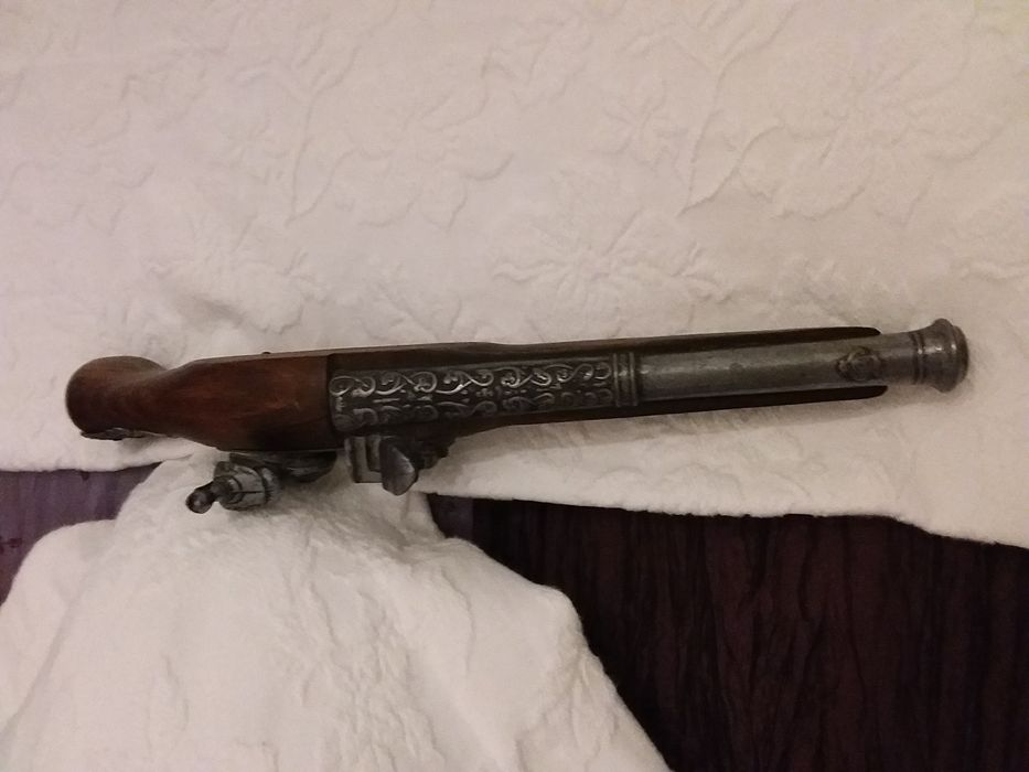 Arma decorativa nova