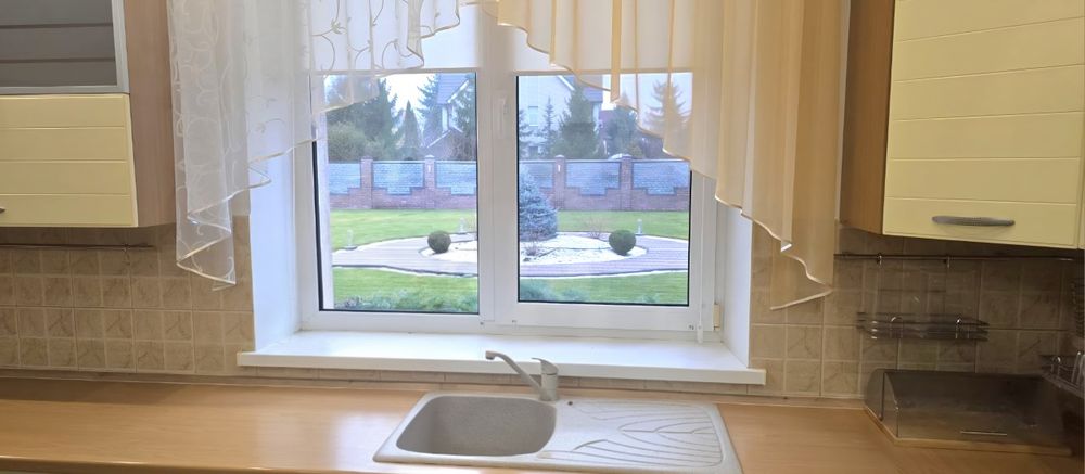 без комісії с.Чайки поруч з Києвом сучасний котедж