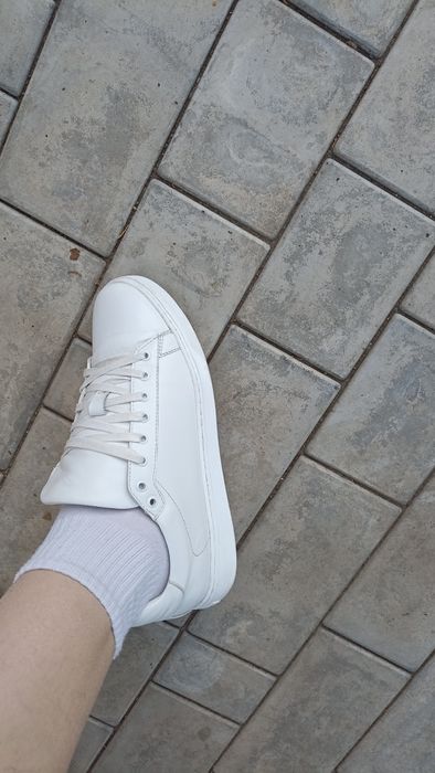 Кожаные белые кеды 40р
