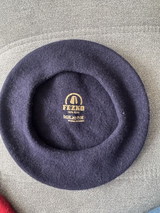 Beret granatowy wełniany