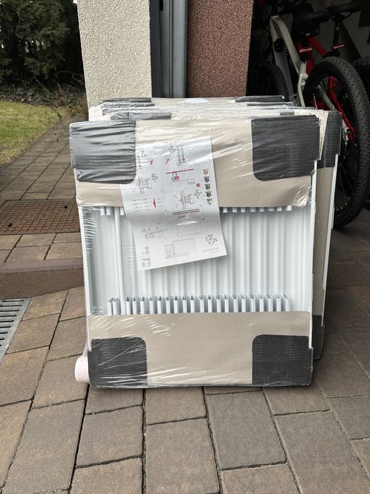 Grzejnik Cosmo 11kv 600x520 (488W) płytowy lewy