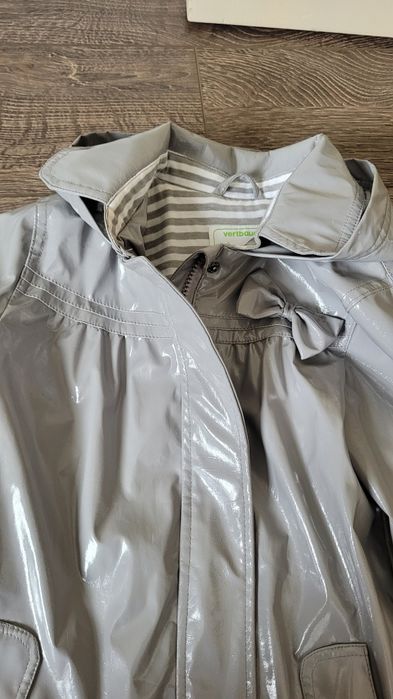 Плащ ,дощовик фірмовий.