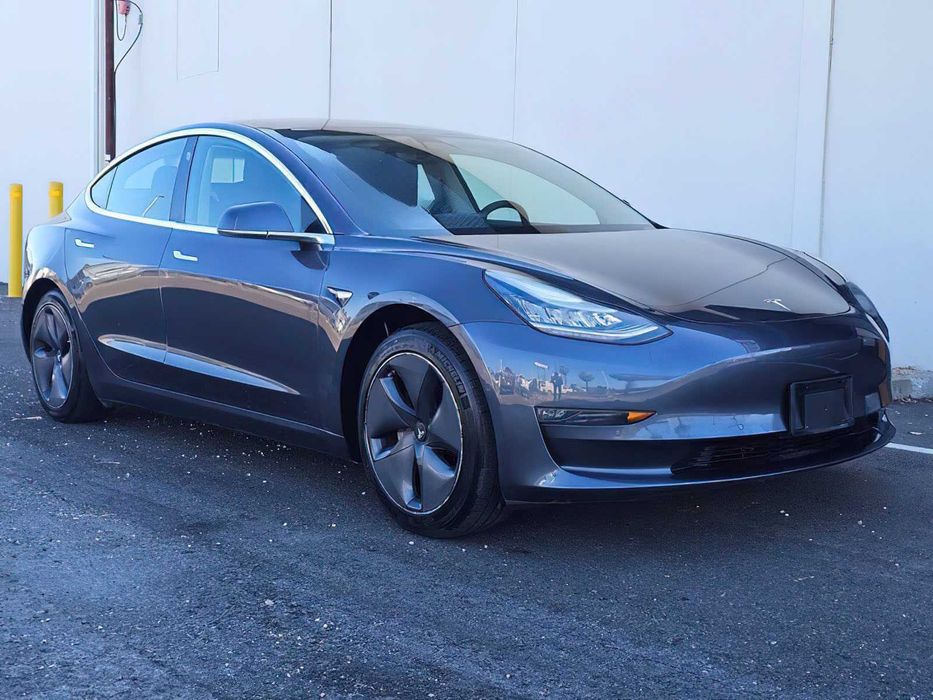 Tesla Model 3 Long Range      2019