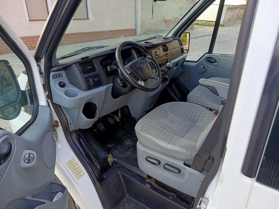 Ford Transit 2010 r. 9 osobowy