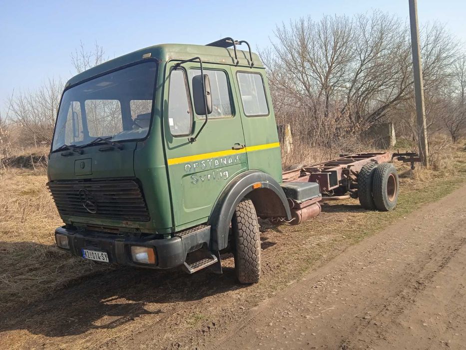 Вантажівка мерседес 1213