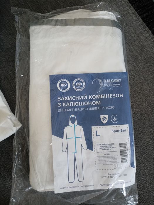 Захисний комбінезон з капюшоном