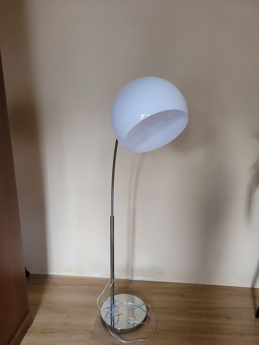 Lampa stojąca podłogowa