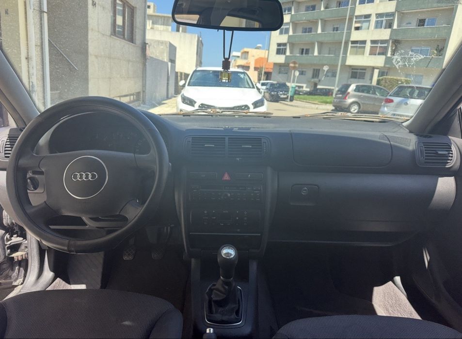 AUDI A3 1.6 GASOLINA • 102 CV • 3 PORTAS • 2001 •
