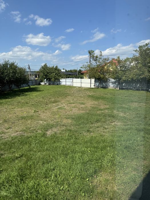 Комерційне приміщення, 585 м.кв, з ділянкою 0.14 га.