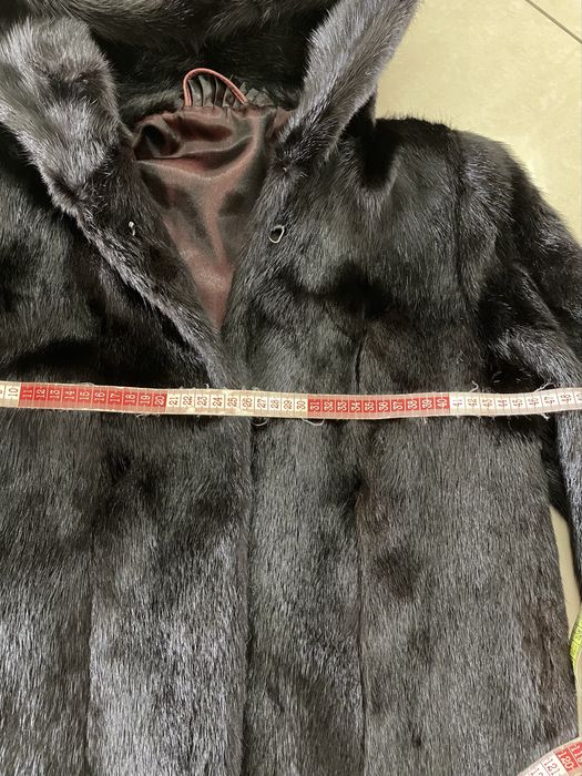 Норкова шубка з капюшоном