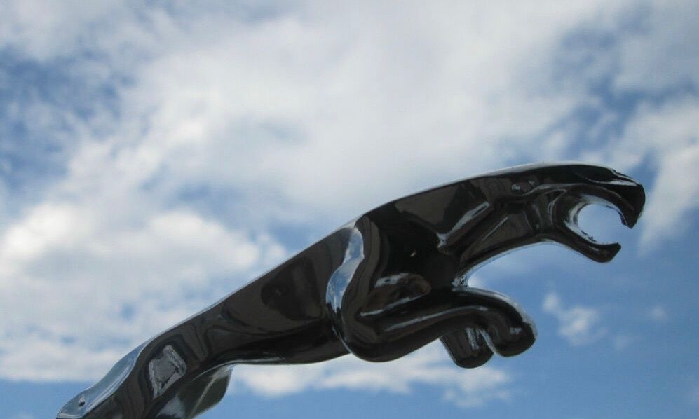 Статуетка Jaguar