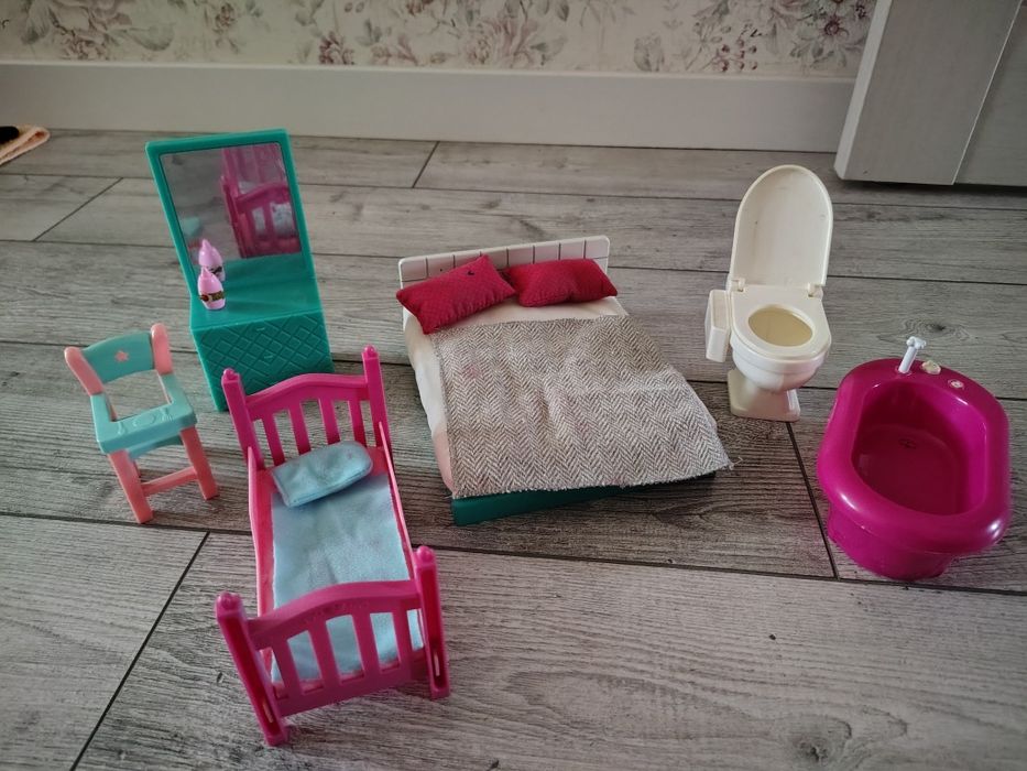 Меблі в ляльковий будиночок
