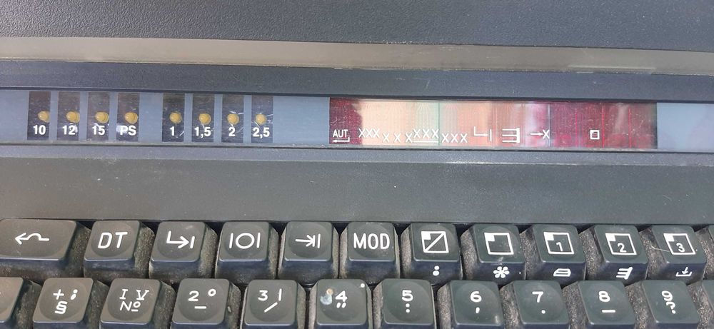 Печатна машинка еле