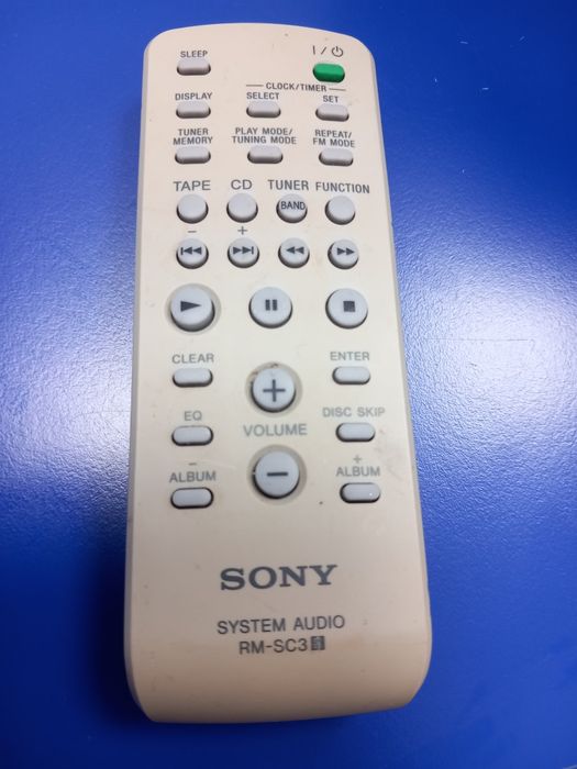 Pilot Sony RM - SC3  orginał.
Nie wiem z jakimi urządzeniami jest komp