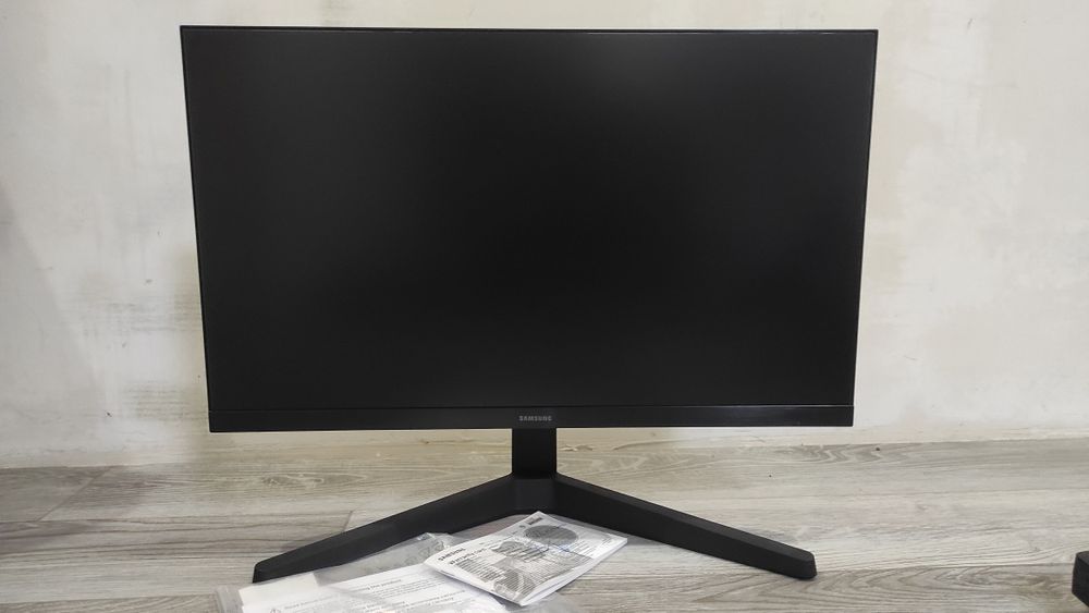 Майже новий монітор samsung  24" (2024р)
