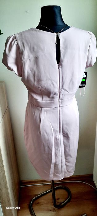 Krótka dopasowana sukienka jasny róż