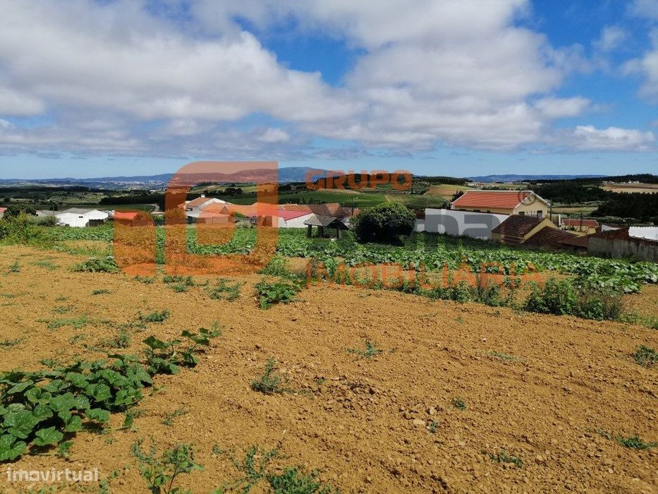 Fantástico terreno com viabilidade para construção de uma ou mais m... — Reguengo Grande, Lisboa