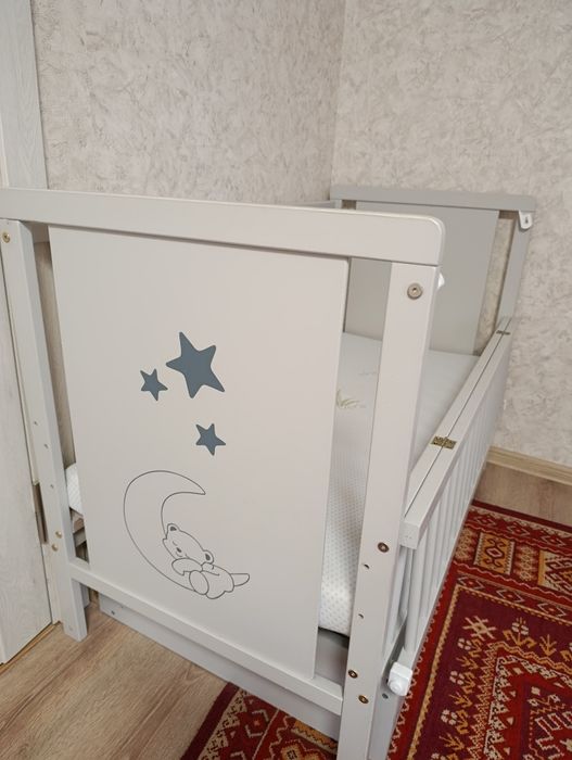 Дитяче ліжечко з маятником.Стан нового