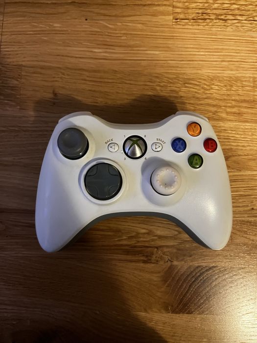 Xbox 360e 512gb z kinectem i padem