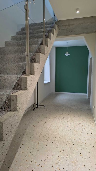 Funkcjonalne biuro 20 m² na parterze – Stały koszt najmu, parking