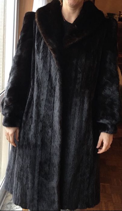 Casaco comprido escuro