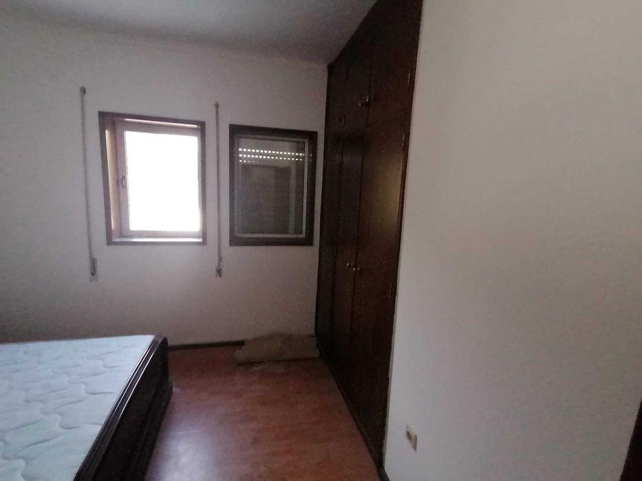 VENDO/ALUGO T3 com boas areas  e terraço