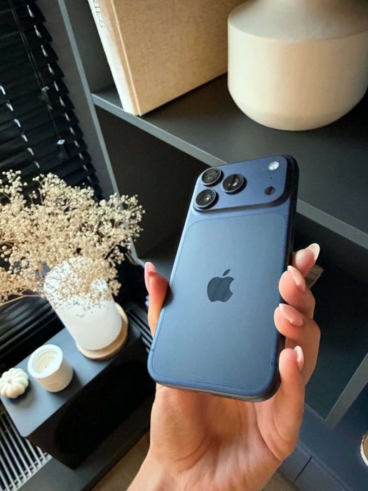 iPhone 17 Pro 256 GB granat, stan bardzo dobry