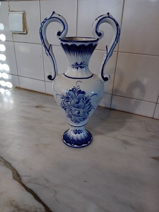Jarra Antiga em Porcelana