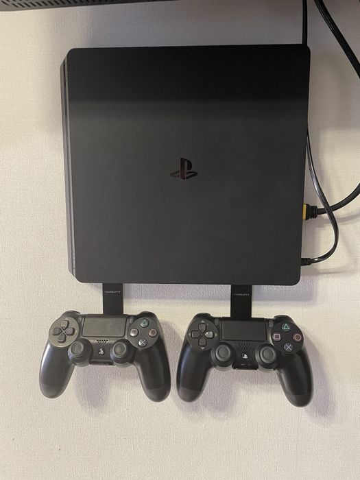 Sony PlayStation4 Slim 1TB б/в + підвіска для пс і гра Sonic Racing