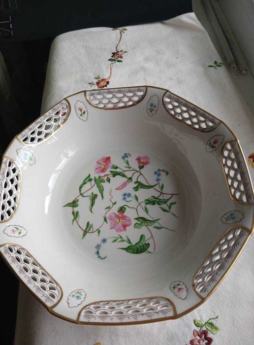 Вінтажні блюда, блюдця та лад"ї  Німеччини з прорізного фарфору