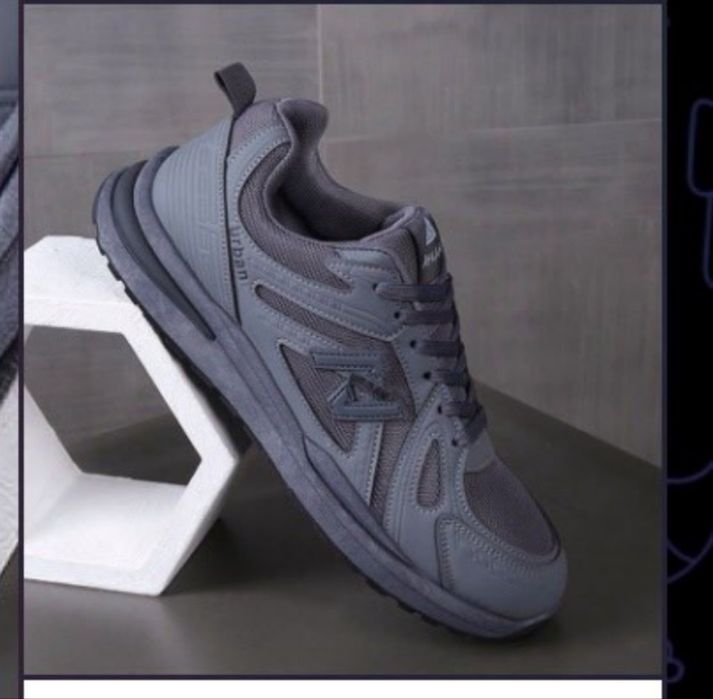 Чоловічі кросівки!