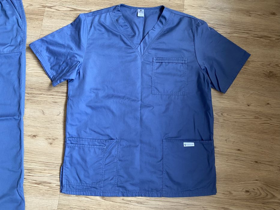 Продам медицинский костюм медична форма