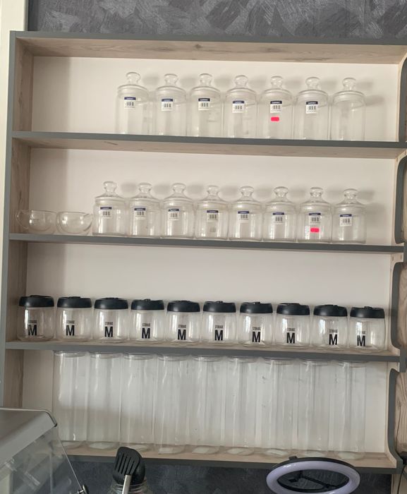 В продажі світильники та інше для магаза