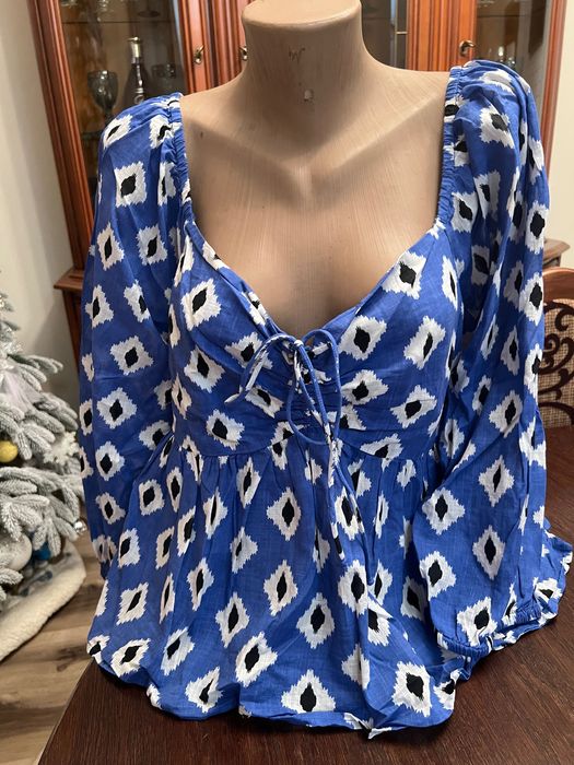 Жіноча блузка красива