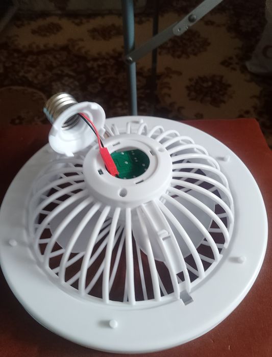 Потолочный вентилятор и светильник с пультом