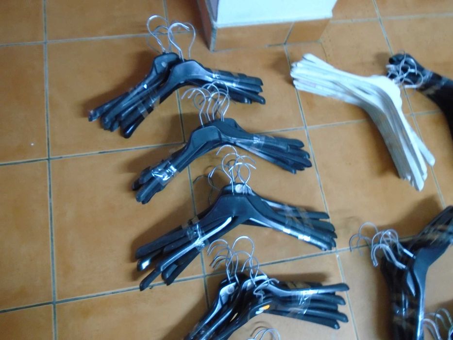50 Cabides provenientes de loja de roupa