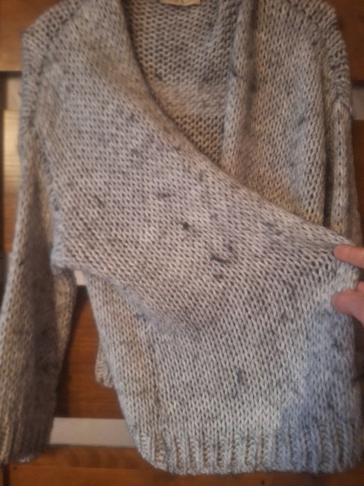 Sweterek damski rozm.M/L,akryl,stan bardzo dobry.