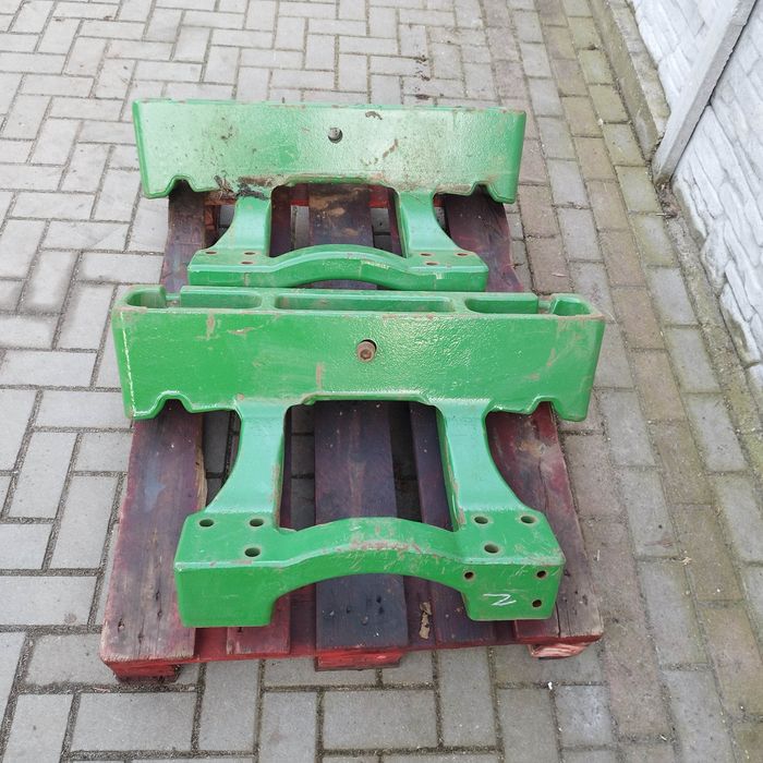 Mocowanie obciaznikow wieszak John Deere 8000 seria
Pasuje do serii 80