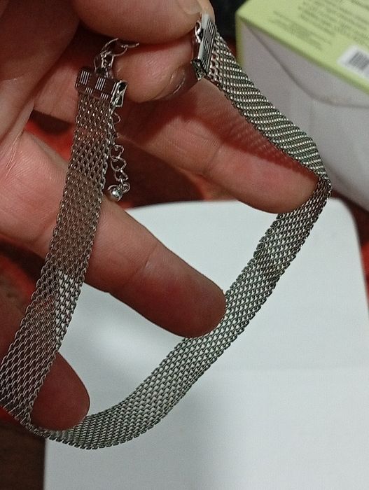 Colar sem brilhantes novo