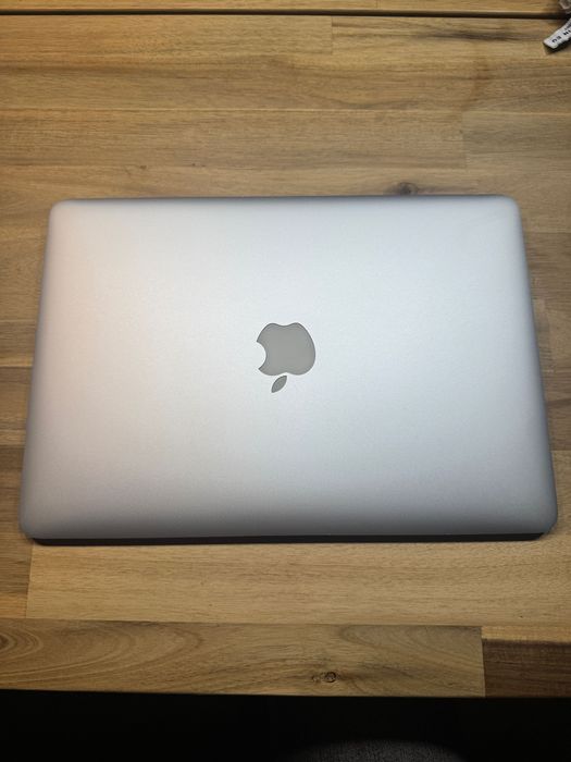 MacBook Air 13 cali, 2015 r, 4 GB/ 128 SSD